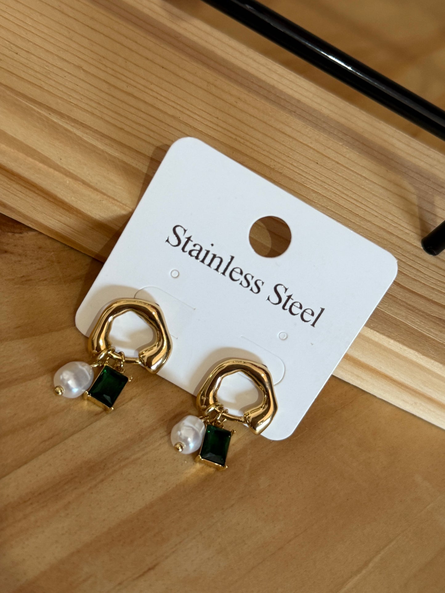 Emerald Green Pearl Earring