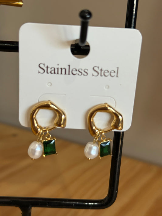 Emerald Green Pearl Earring