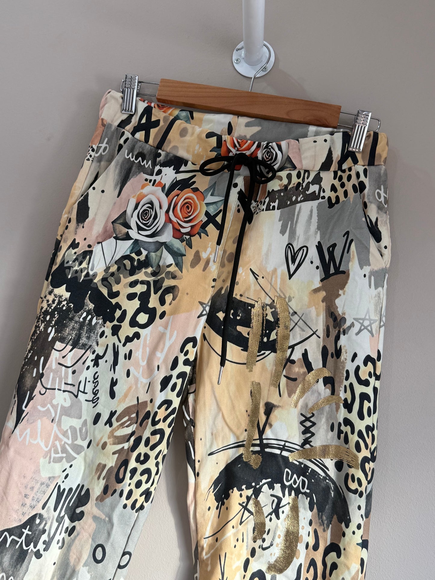 Graphic Neutral Print 16