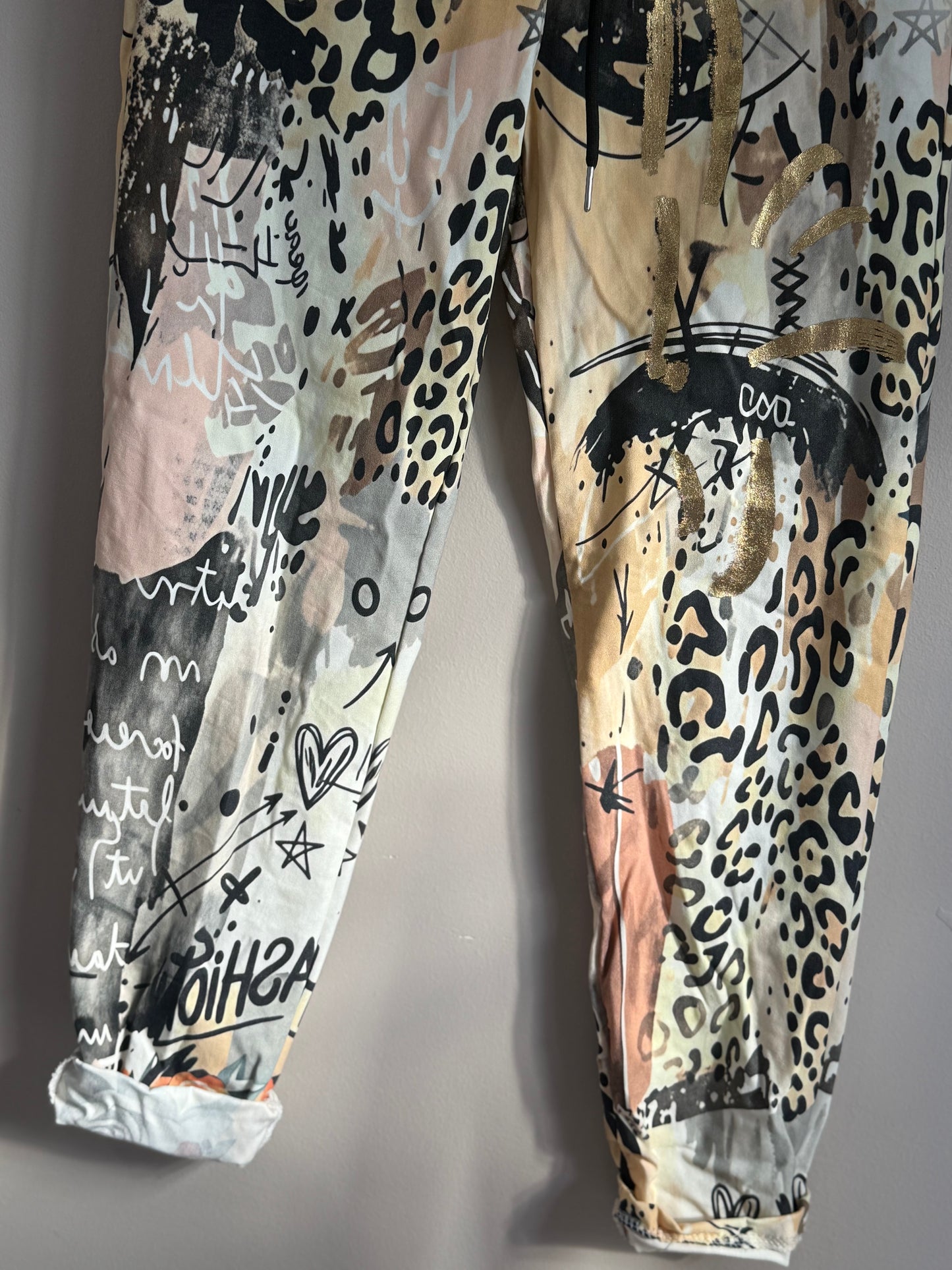 Graphic Neutral Print 16