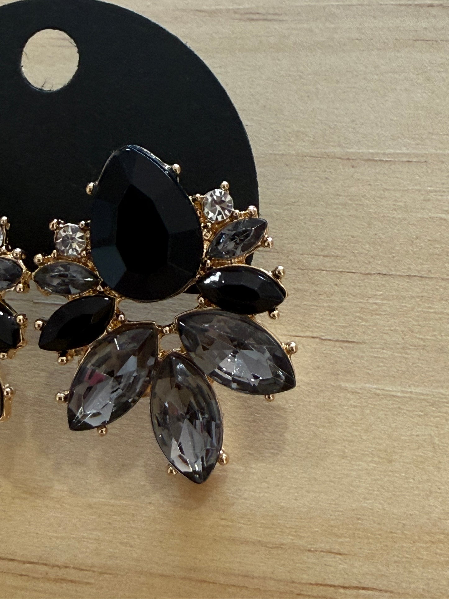 Statement Black