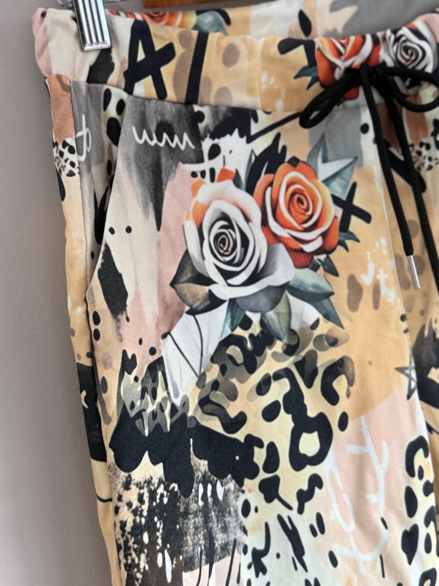 Graphic Neutral Print 16