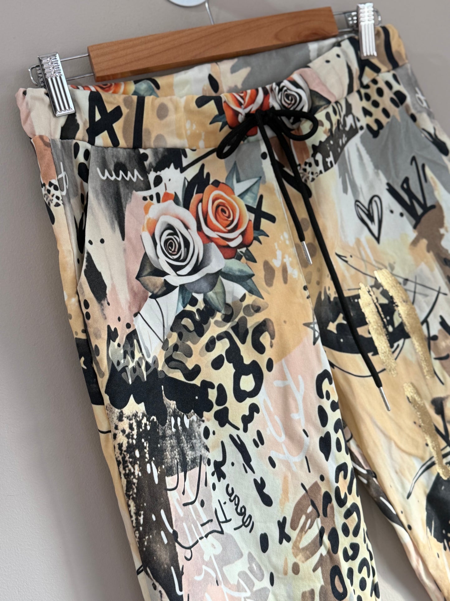 Graphic Neutral Print 16