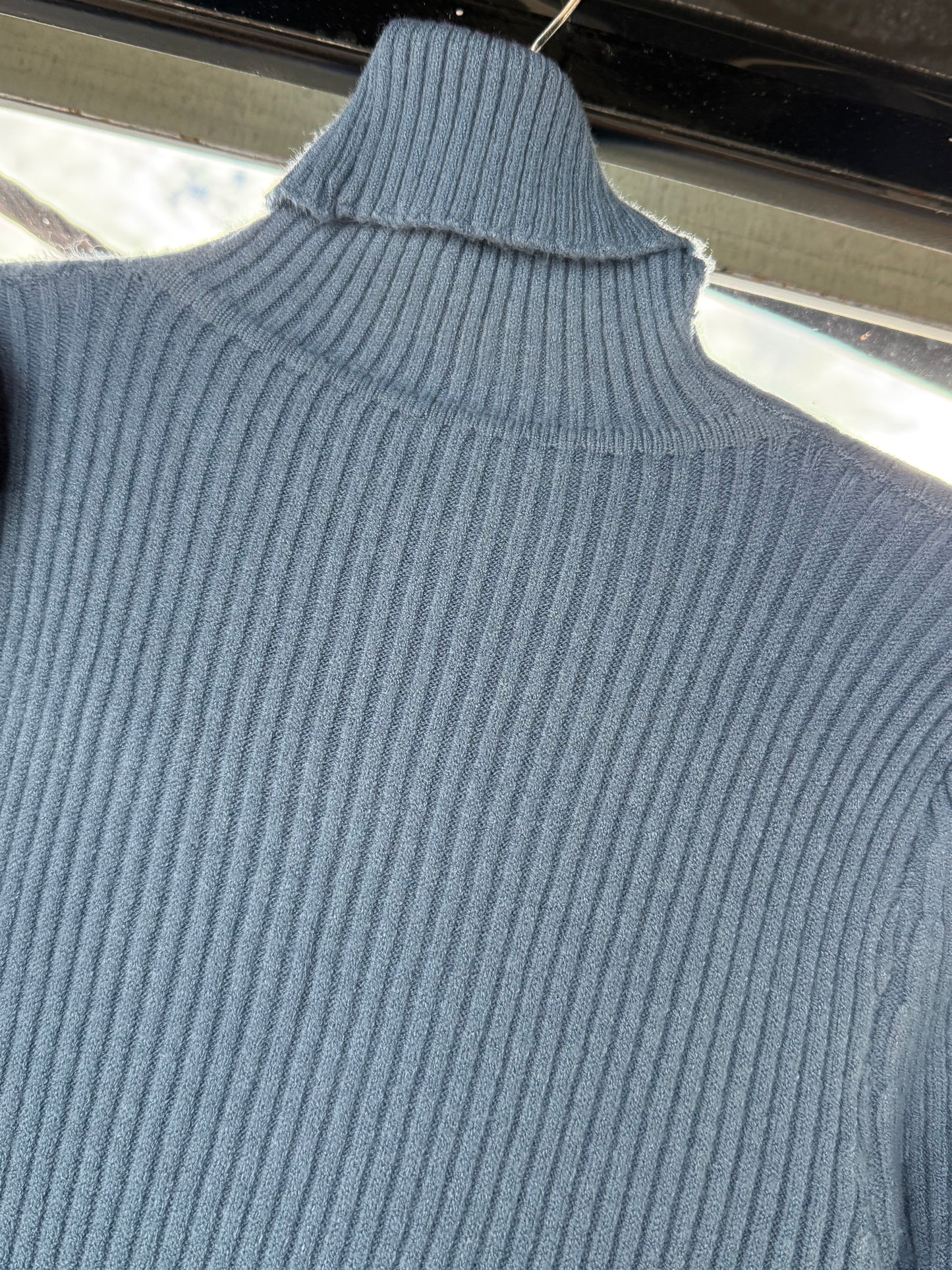 Ellie Polo Neck Perri