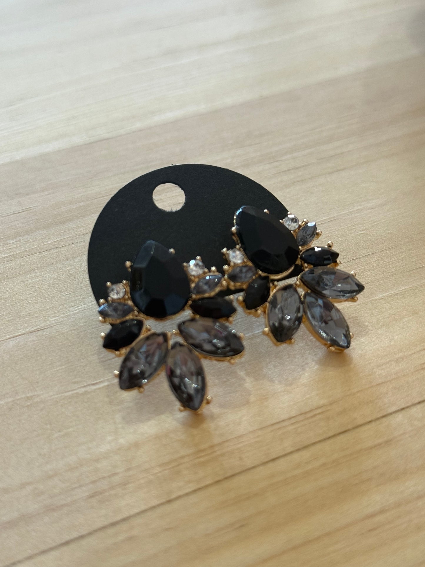 Statement Black